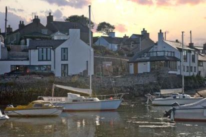Excellent Coastal Cottage 4