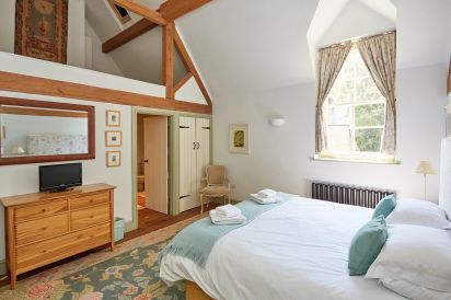 Luxury large group accommodation