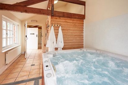 Luxury large group accommodation