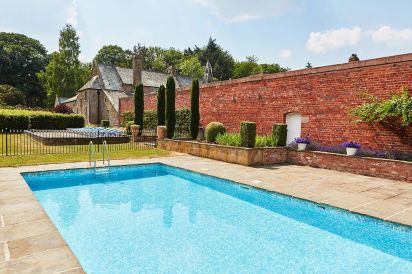 Luxury large group accommodation