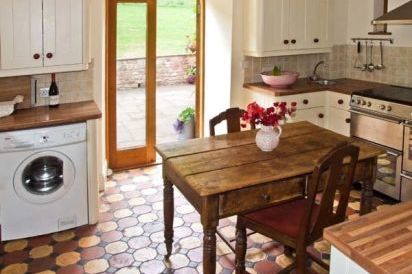 The Lodge Farm Barn Family Cottage, Deepdean, Heart Of England  5