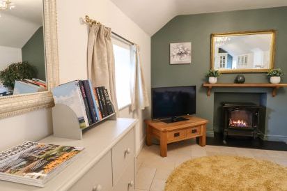 The Talkhouse Cottage 8