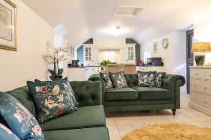 The Talkhouse Cottage 9