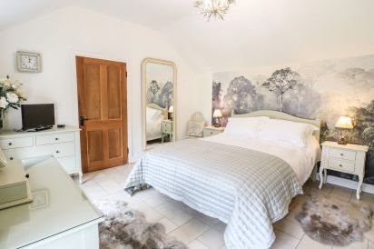 The Talkhouse Cottage 17