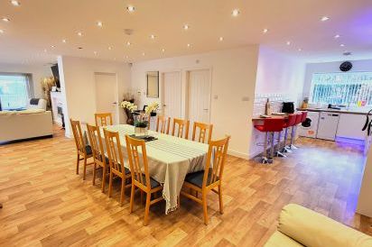 Top Of The Lane Luxury Holiday Apartment 12