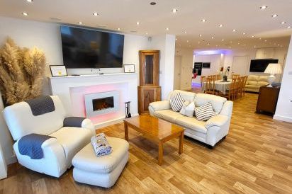 Top Of The Lane Luxury Holiday Apartment 16