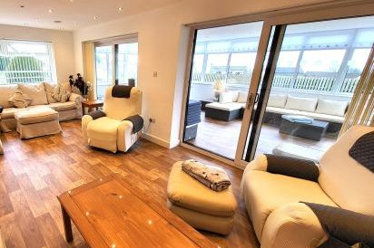 Top Of The Lane Luxury Holiday Apartment 18