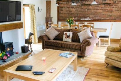 Trooper's Dog-Friendly Cottage 6