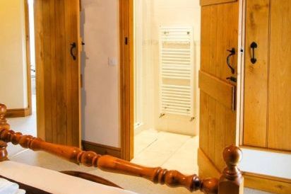 Trooper's Dog-Friendly Cottage 13