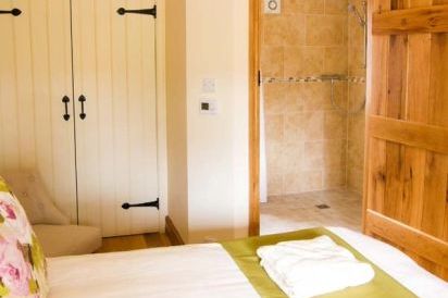 Trooper's Dog-Friendly Cottage 14