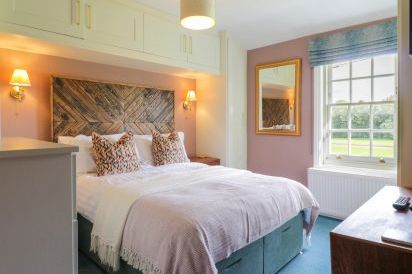 Two Copthorne Cottages 17