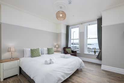 Ty Glas Beach House 2