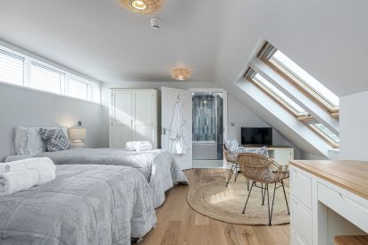 Ty Glas Beach House 21