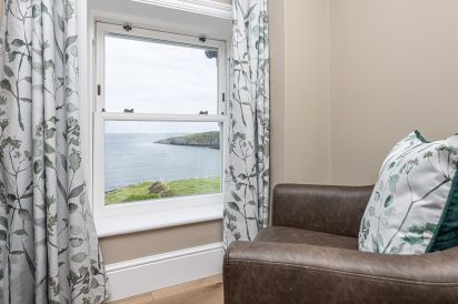 Ty Glas Beach House 17