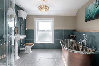 Ty Glas Beach House 19