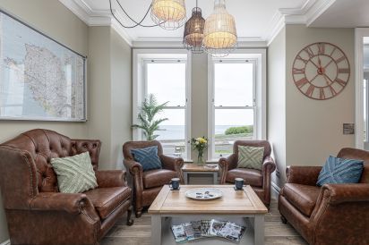 Ty Glas Beach House 26