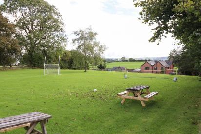 Ty Newydd 70