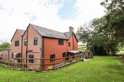 Ty Newydd 76