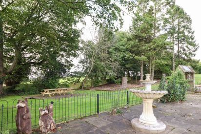 Ty Newydd 77