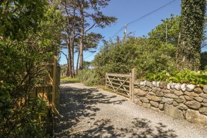 Tyddyn Goronwy Beach Cottage, Talybont, North Wales  46