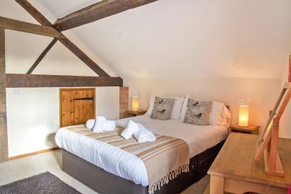 Williams Hayloft - 5 Star with Swimming Pool & Toddler Area 14