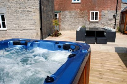 Woodlands High Quality Farmhouse sleeps 14 7