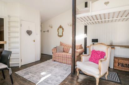 Woodmancote Holiday Lodge 5