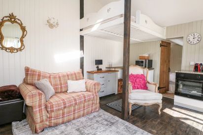 Woodmancote Holiday Lodge 6