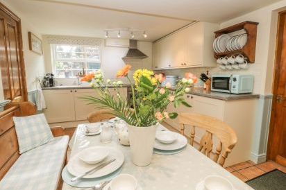 Wychwood Pet-Friendly Cottage, North York Moors & Coast  4
