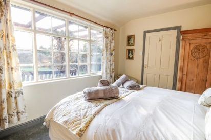 Wychwood Pet-Friendly Cottage, North York Moors & Coast  7
