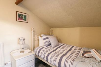 Wychwood Pet-Friendly Cottage, North York Moors & Coast  9