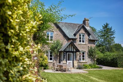 Luxurious Gardeners Cottage in Herefordshire