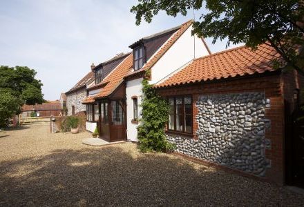 5 Star Gold Award Winning Stable Cottage with Hot Tub