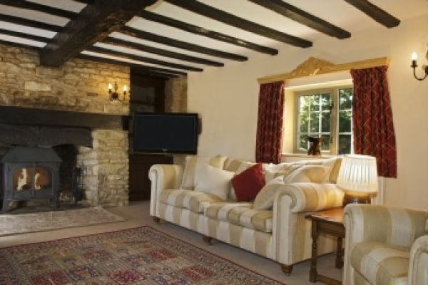 The Cotswold Luxury Manor Hall with Hot Tub & Games Barn 5