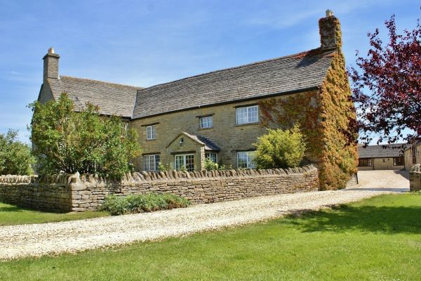 The Cotswold Luxury Manor Hall with Hot Tub & Games Barn 2