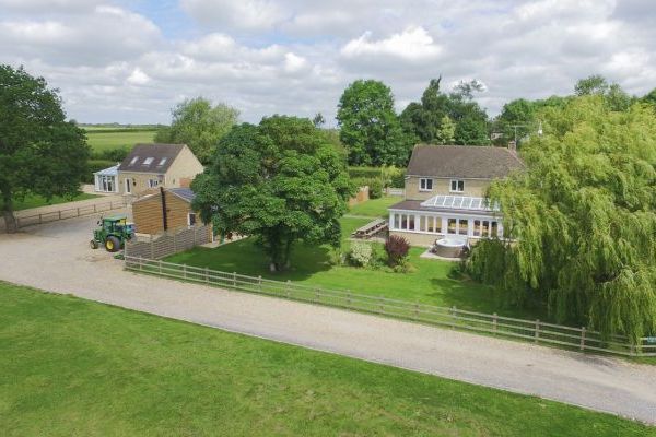The Cotswold Luxury Manor Lodge with Hot Tub & Games Barn 16
