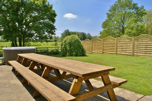 The Cotswold Luxury Manor Lodge with Hot Tub & Games Barn 7