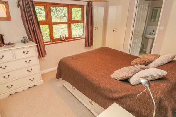 Beeches Holiday Lodge, Wales 10