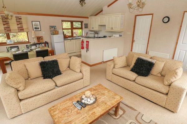 Beeches Holiday Lodge, Wales 4